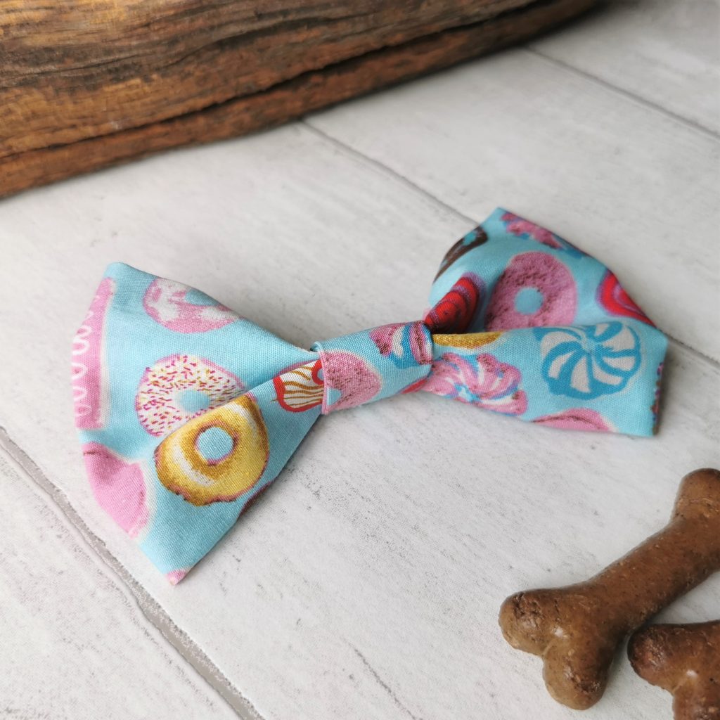 Sweet things dog bow tie